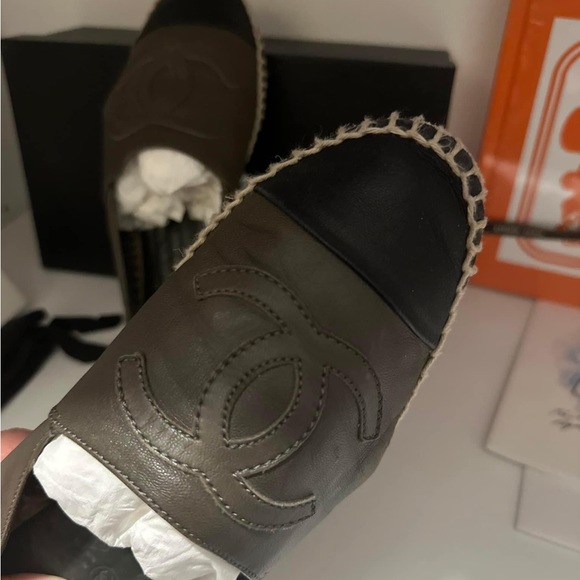 Chanel Espadrilles, Sz 38, fit like 37 - Picture 7 of 12